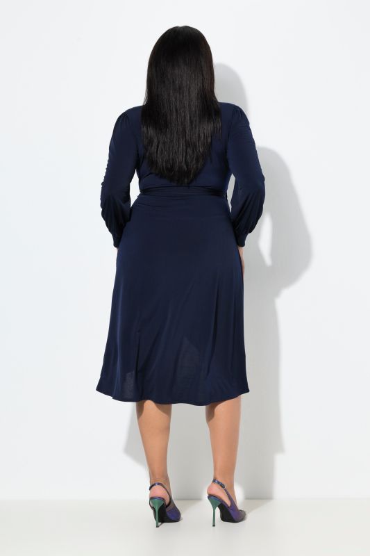 Рокля с колан тип прегърни ме