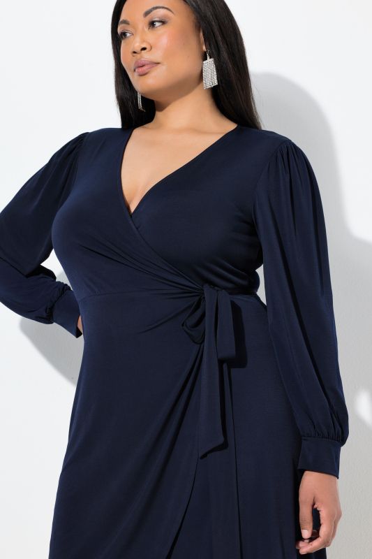 Рокля с колан тип прегърни ме