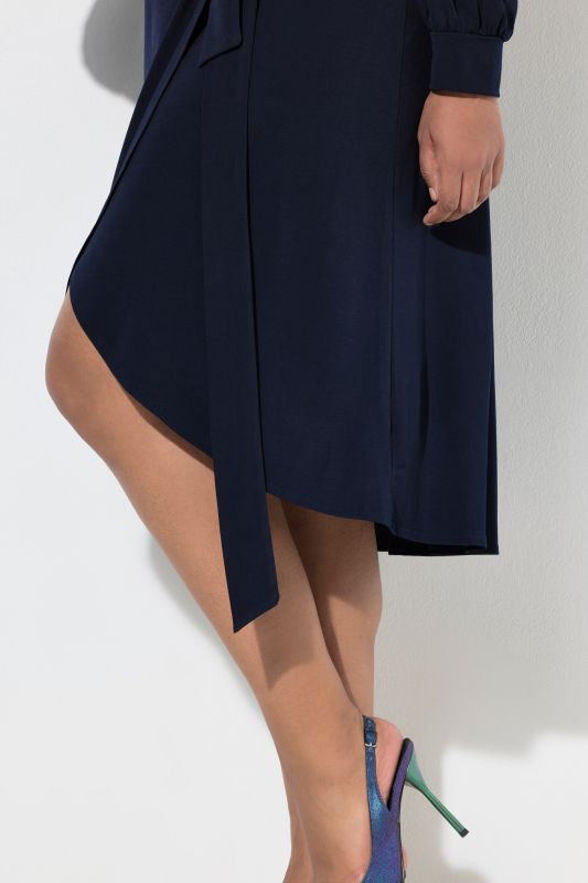 Рокля с колан тип прегърни ме