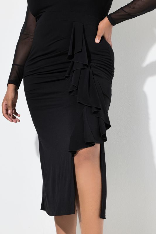 Рокля с мрежа на ръкавите