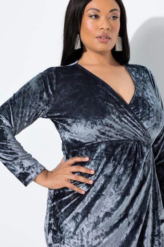 Рокля къса тип прегърни ме