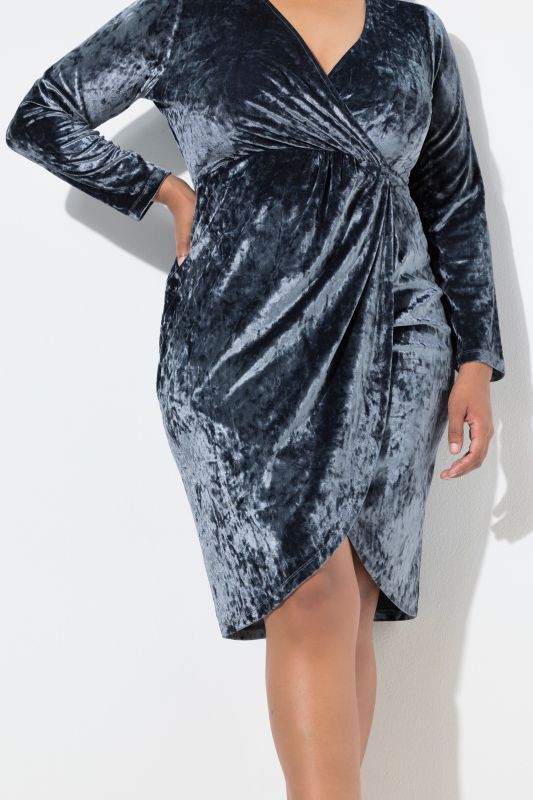 Рокля къса тип прегърни ме