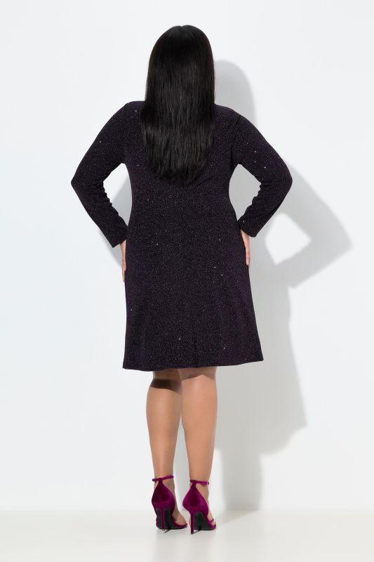 Рокля с бляскав акцент