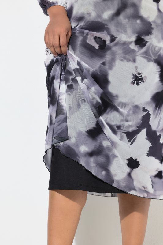 Рокля с мрежа и флорален принт