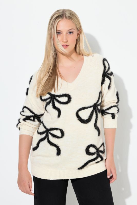 Пуловер с бляскава панделка