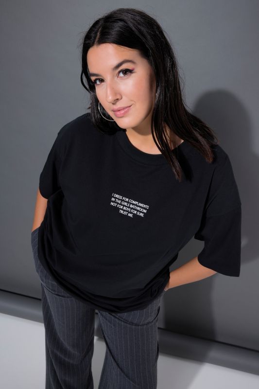 Тениска с графичен акцент