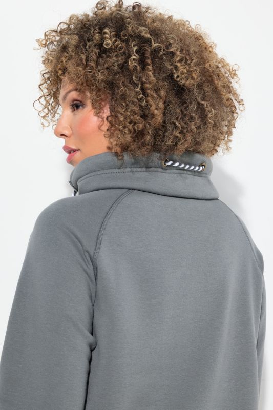 Суитчър с яка и връзки