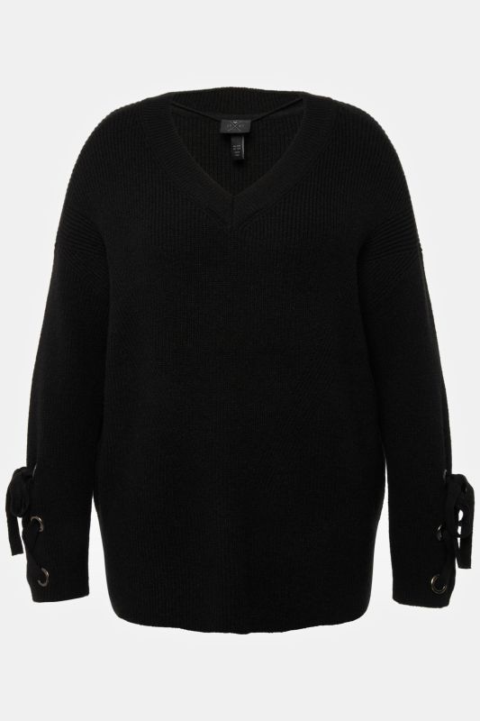 Пуловер с дантела