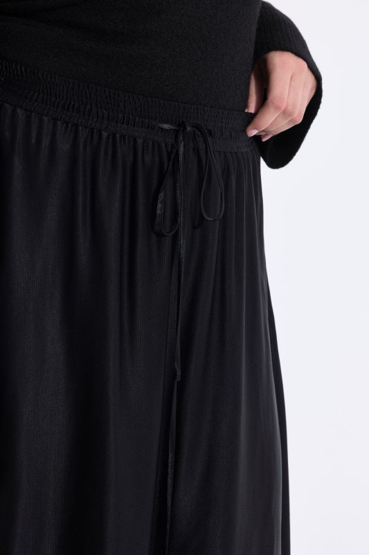 Пола елегантна сатенена