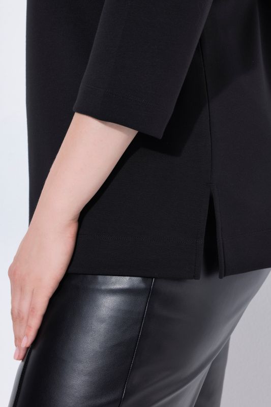 Суитчър с декоративно колие на деколтето