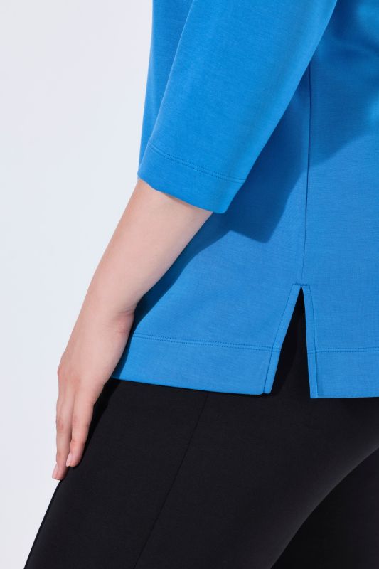 Суитчър с декоративно колие на деколтето