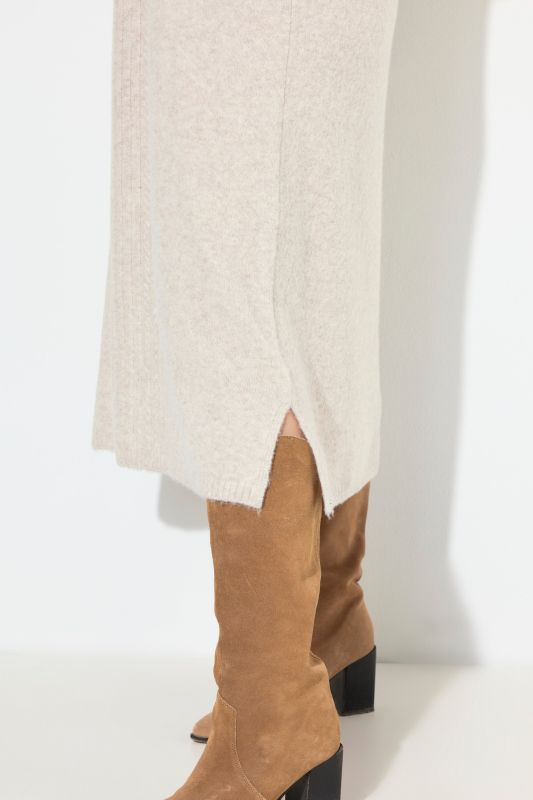 Рокля с модерна плетка