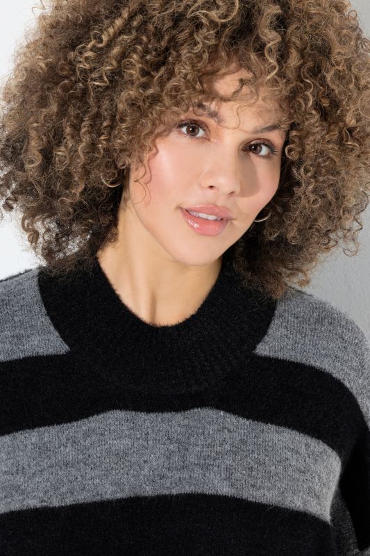 Пуловер с райета