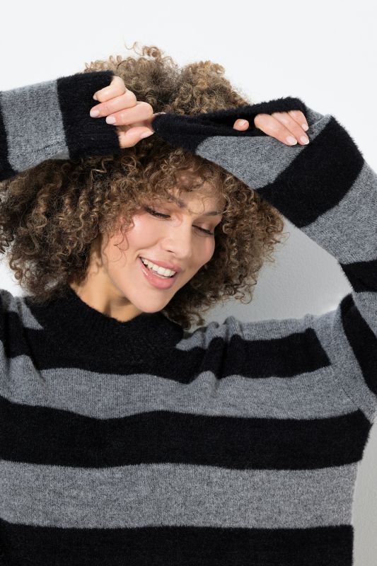 Пуловер с райета