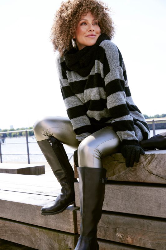 Пуловер с райета