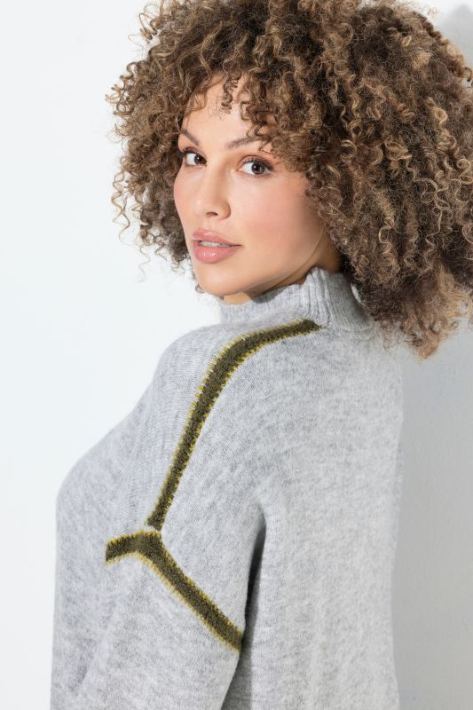 Пуловер с декоративни шевове