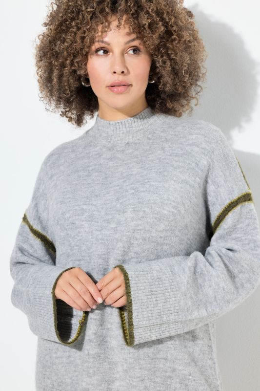 Пуловер с декоративни шевове