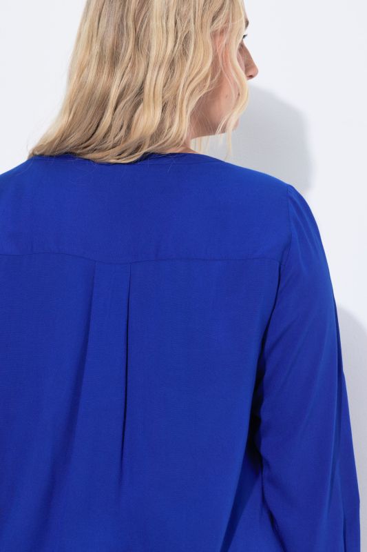 Блуза с V - образно деколте