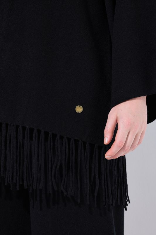 Жилетка плетена с ресни на подгъва