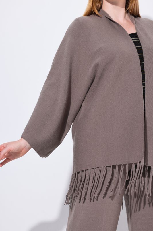 Жилетка плетена с ресни на подгъва