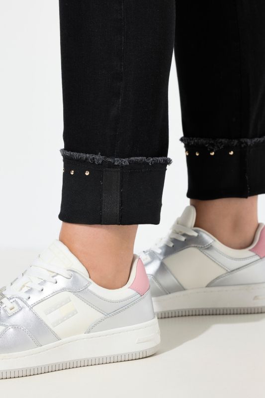 Дънки с тясна кройка