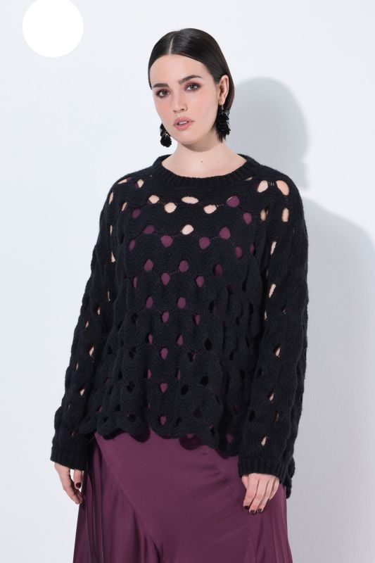 Пуловер с дупки