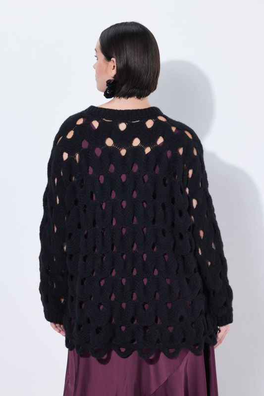 Пуловер с дупки