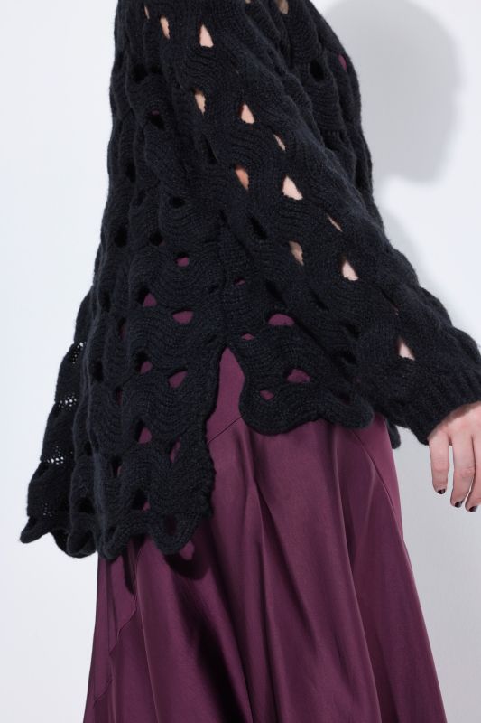 Пуловер с дупки