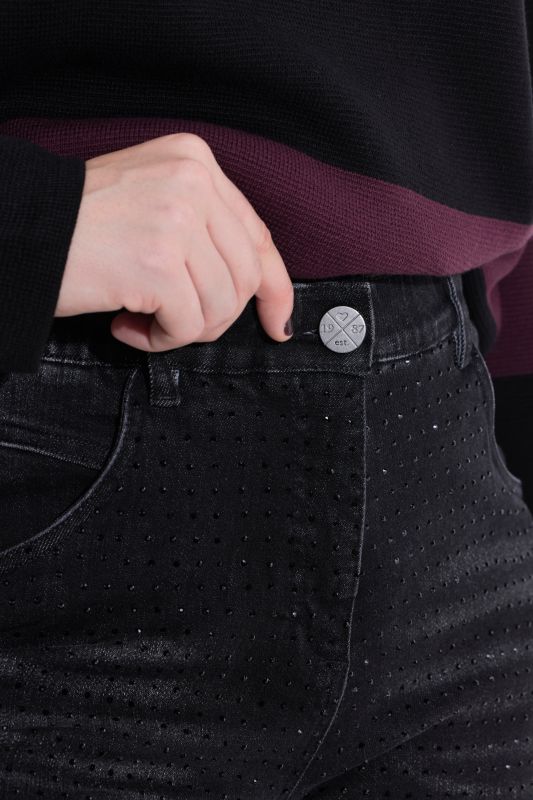 Дънки с бляскави камъчета 