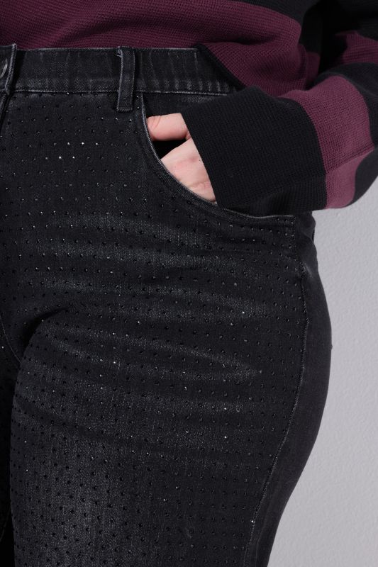 Дънки с бляскави камъчета 