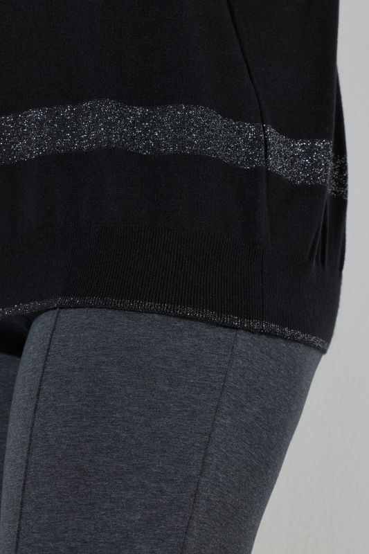 Пуловер с бляскави райета