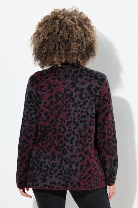 Пуловер с леопардов принт