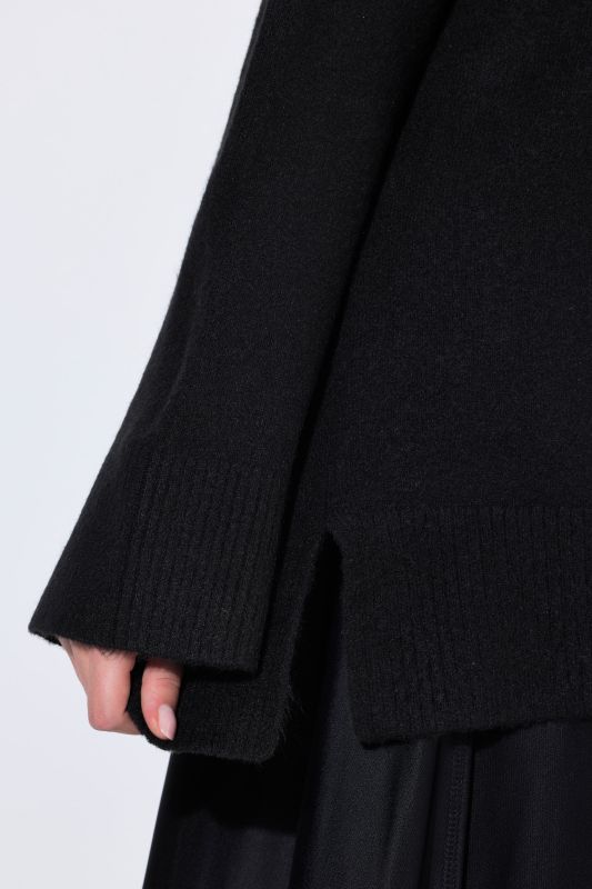 Пуловер с декоративни акценти