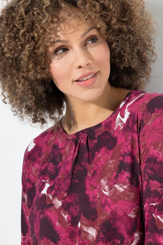 Тениска с абстрактен принт