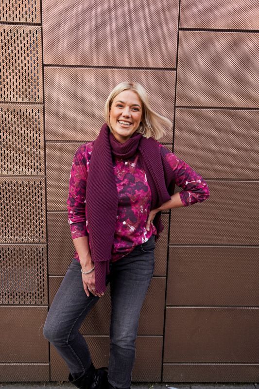 Тениска с абстрактен принт