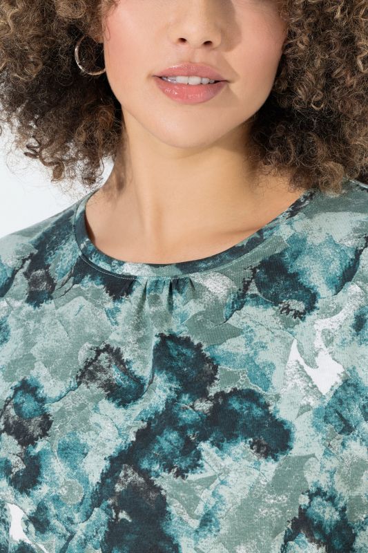 Тениска с абстрактен принт