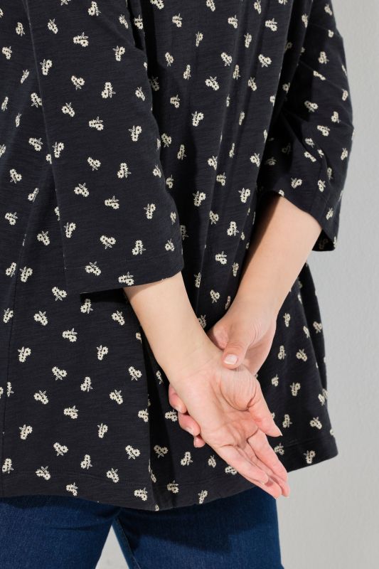 Тениска с принт на цветя