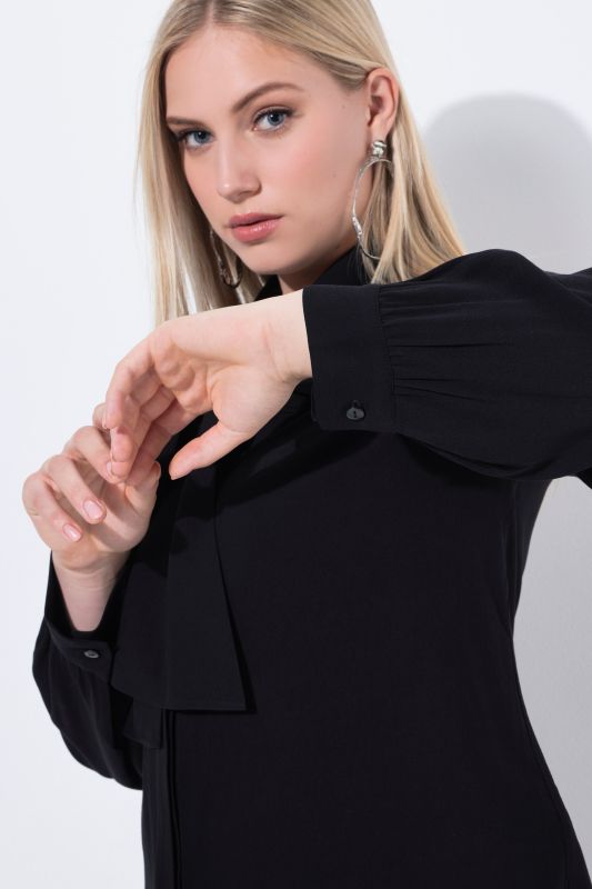 Блуза с панделка