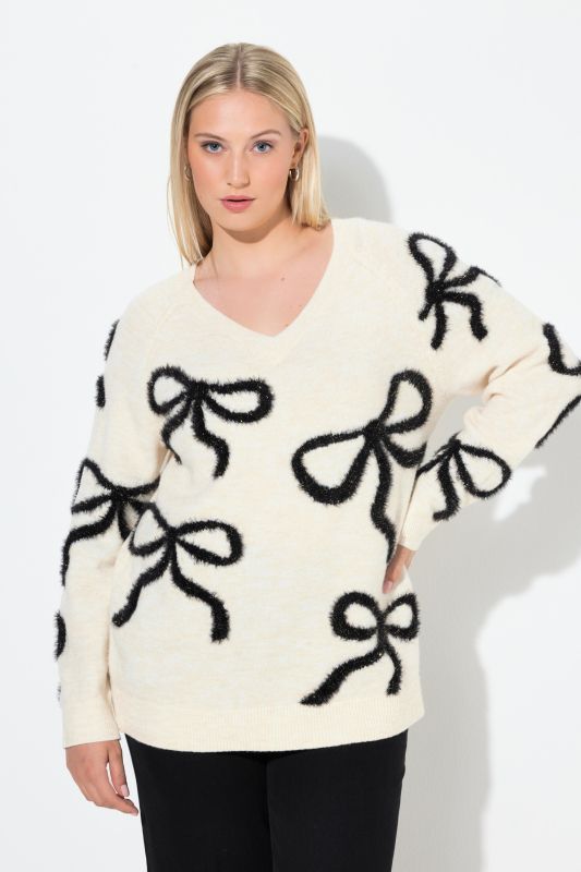 Пуловер с бляскава панделка