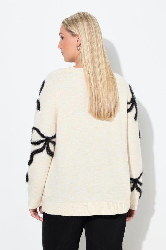 Пуловер с бляскава панделка