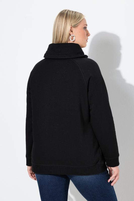 Суитчър с бляскави снежинки