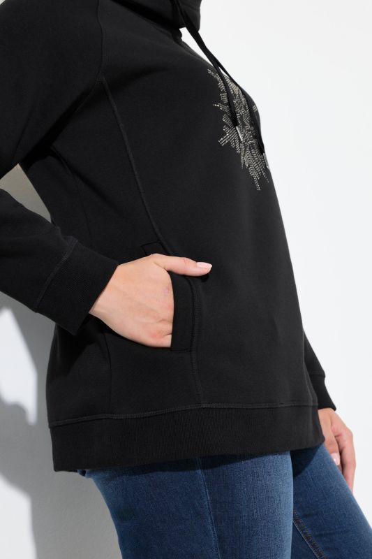 Суитчър с бляскави снежинки