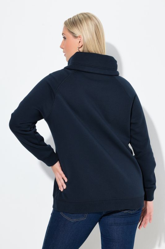 Суитчър с бляскави снежинки