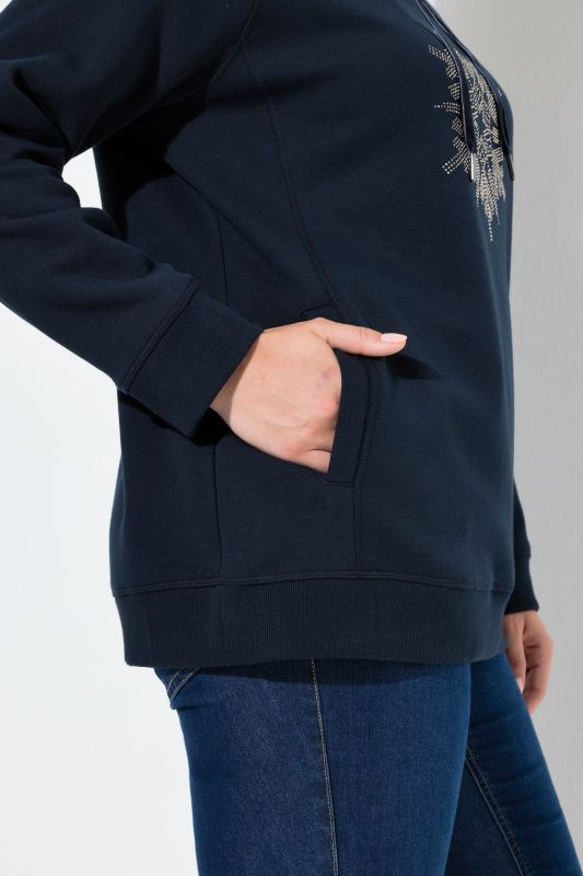 Суитчър с бляскави снежинки