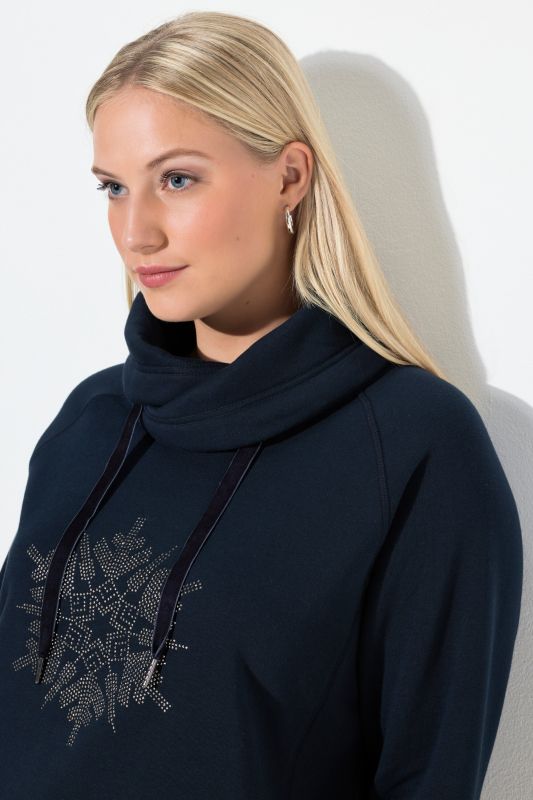 Суитчър с бляскави снежинки