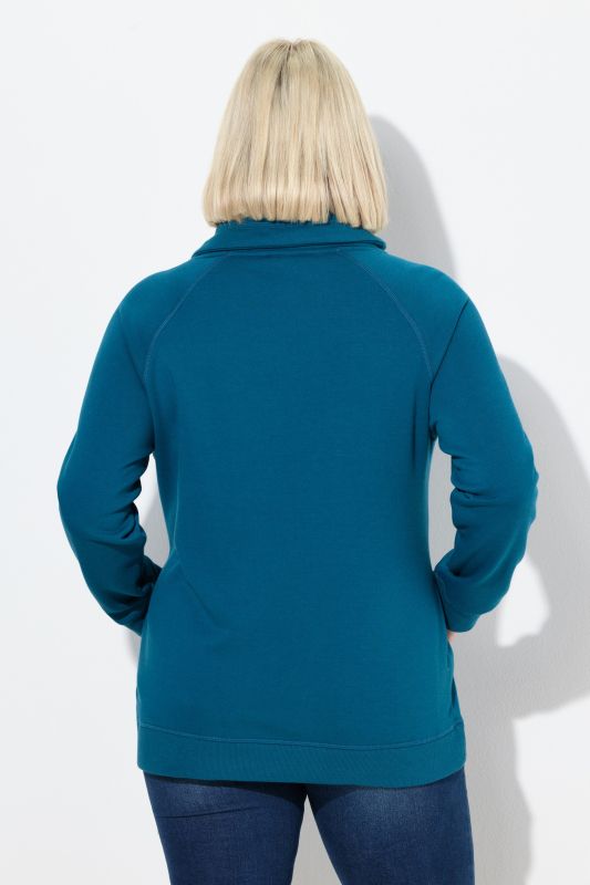 Суитчър с бляскави снежинки