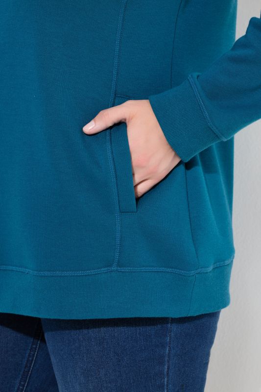 Суитчър с бляскави снежинки