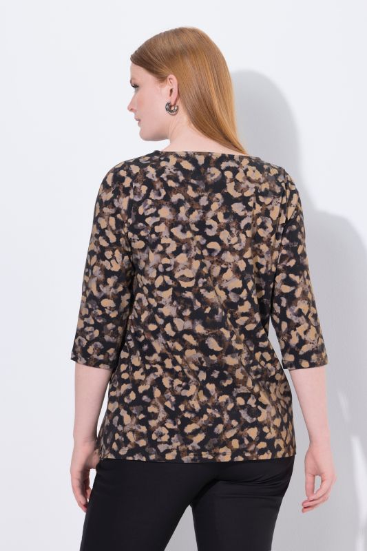 Тениска с леопардов принт и бляскави камъчета
