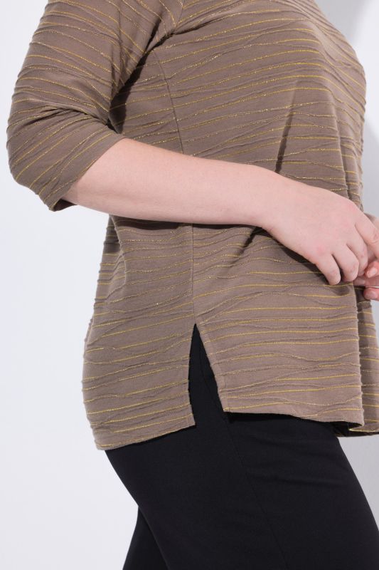 Тениска с бляскави вълни