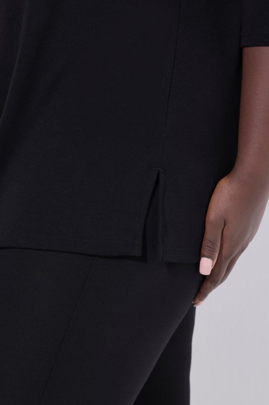 Тениска с декоративни камъчета